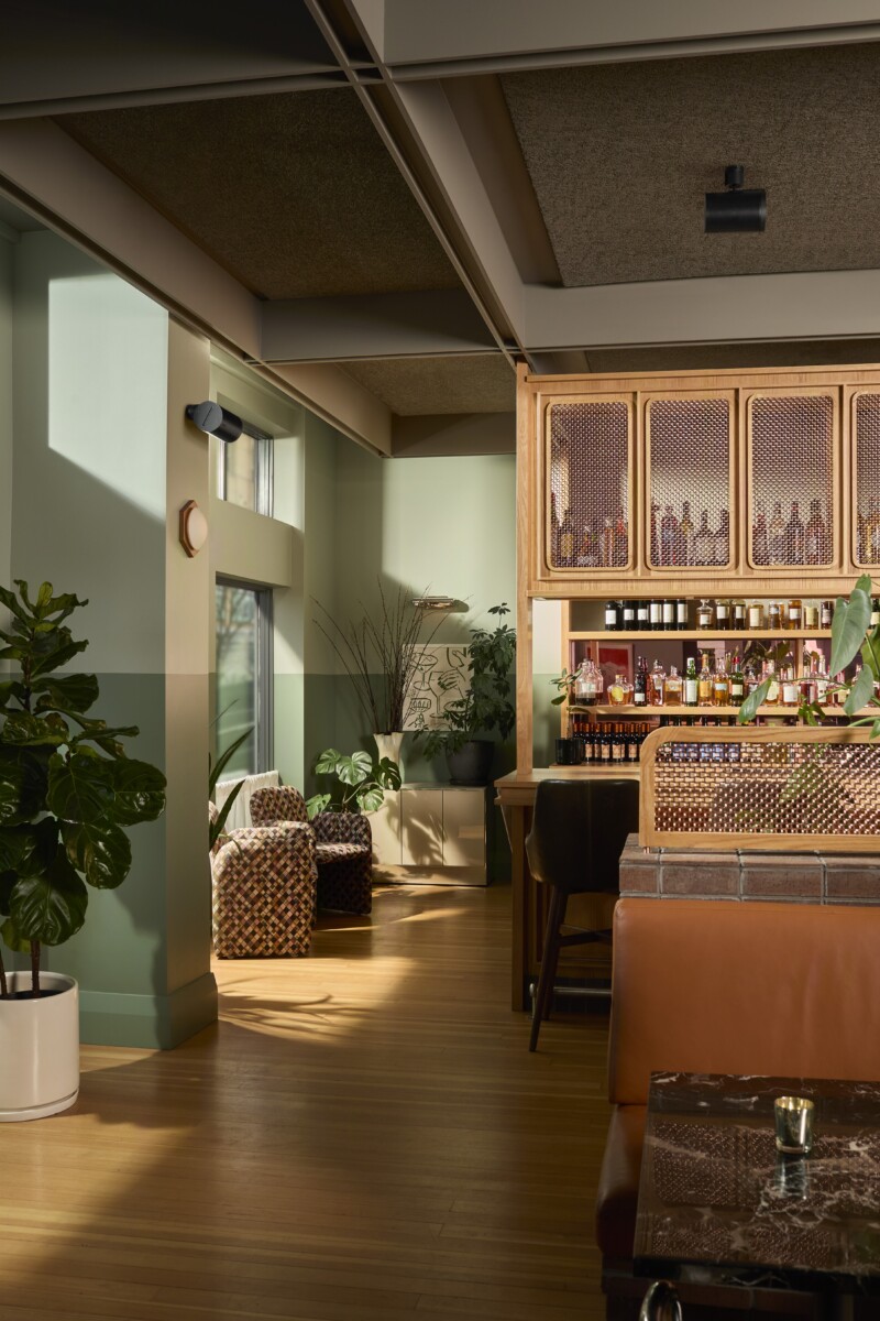 E553_563429_Sonos_Bar_Raven_BASE_0064_Raven_WallCeiling_3_v03_HR_Raven E553_563429_Sonos_Bar_Raven_BASE_0064_Raven_WallCeiling_3_v03_HR_Raven