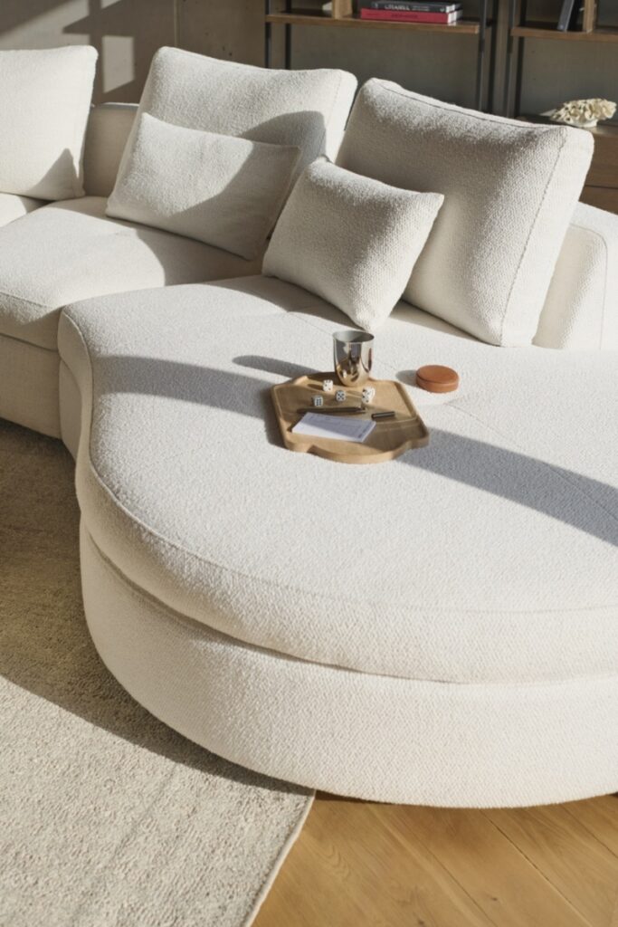 Retouch_by_Wetouch_Imagework_biala_sofa_minimalistyczna_boconcept